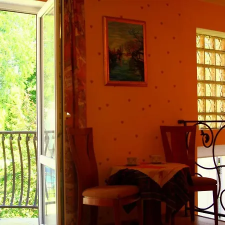 Δωμάτια σε οικογενειακή κατοικία Bri *